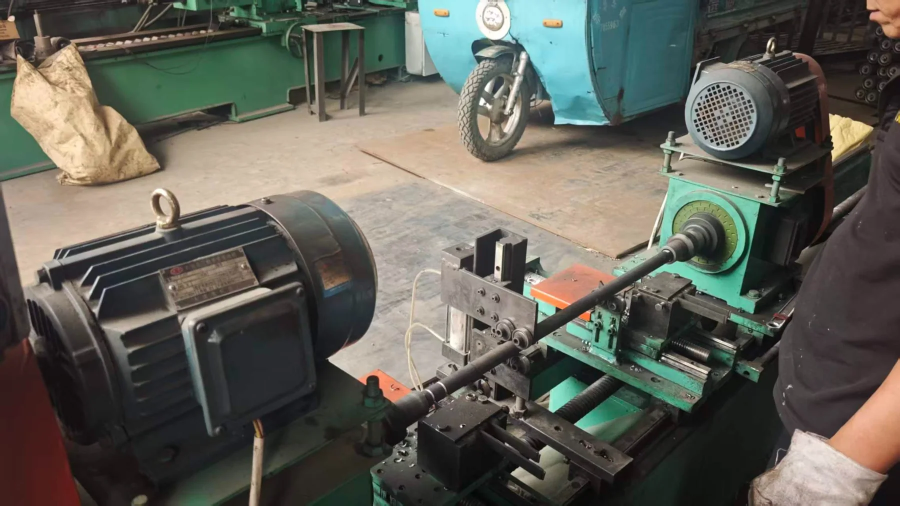 Conveyor shaft component processing equipment operating in the Junxin workshop